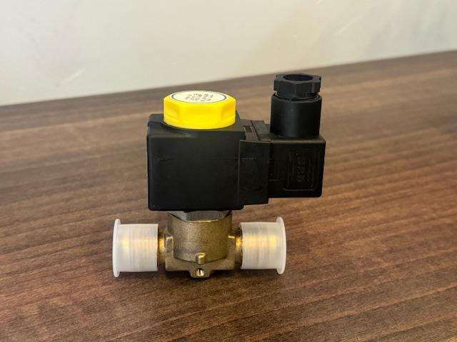 Solenoid Valve with Coil 3/8 flare