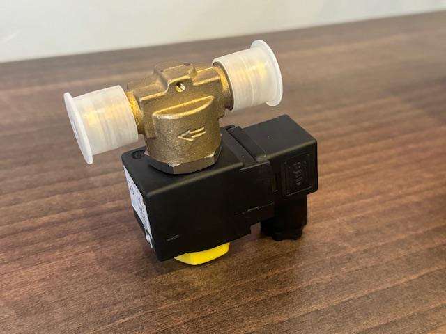 Solenoid Valve with Coil 3/8 flare - Image 2