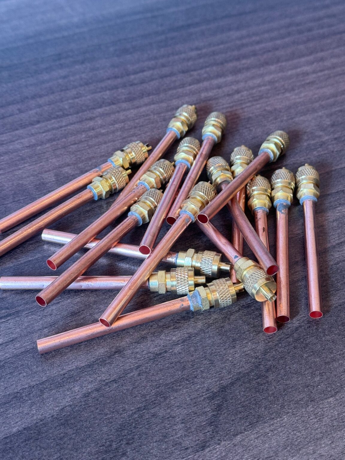 Schraderventil 1/4, 6mm mit CU-Rohr, Eindrücker & Kappe, 4,00 Schraderventil 1/4, 6mm mit CU-Rohr, Eindrücker & Kappe, 4,00
