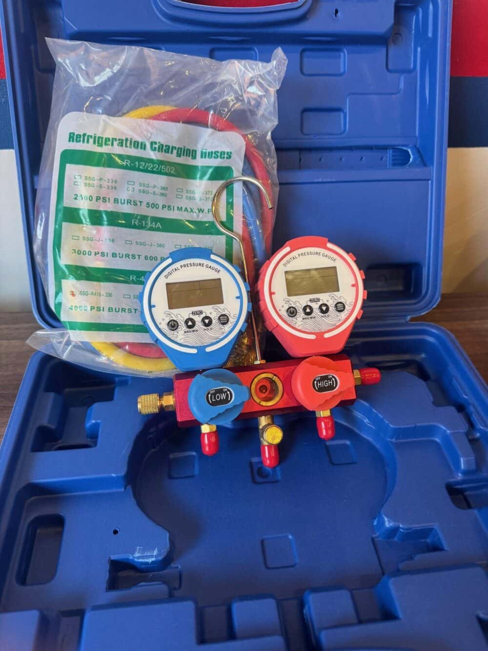 Digital manifold gauge set