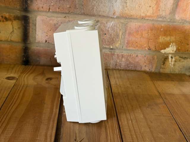 35A 4P SURFACE isolator - Image 4