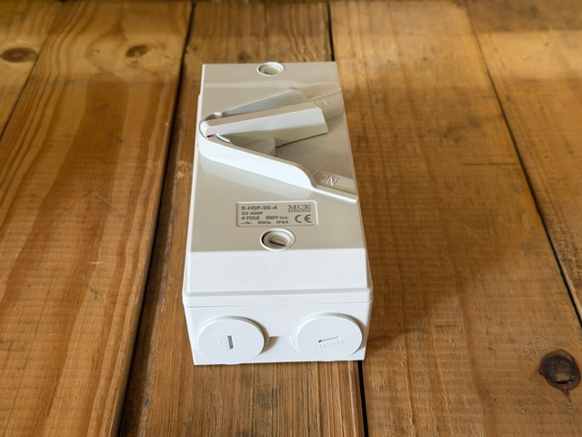 35A 4P SURFACE isolator - Image 2