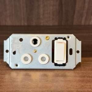 Classic Single STD Switched Socket on Yoke white